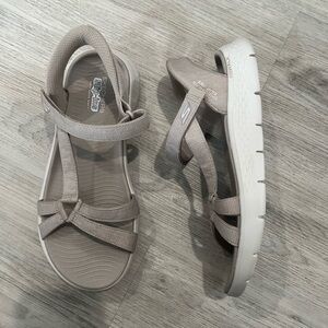Womens Skechers Slip-ins GO WALK Flex Sandals. Size 9. Tan